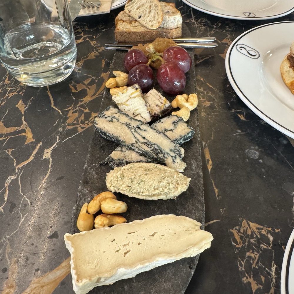 Ao 26 - Cheese board - Vegan Near Me - Lisbon, 11 Ao 26 - Cheese board - Vegan Near Me - Lisbon, 11