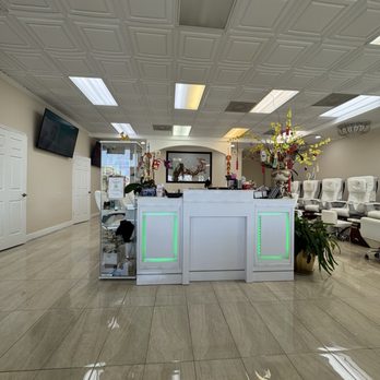 Le's Luxury Nails Spa - Nail Salons Near Me - Panama City Beach, Florida