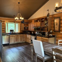Meandering Moose Lodging - Lodge Kitchen