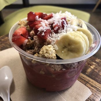 jüs - strawberry bowl: strawberry, banana, açaí, organic apple juice, granola, honey, coconut flakes - Juice Bars & Smoothies Near Me - Reno, Nevada jüs - strawberry bowl: strawberry, banana, açaí, organic apple juice, granola, honey, coconut flakes - Juice Bars & Smoothies Near Me - Reno, Nevada
