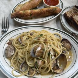Spaghetti Alle Vongole - white