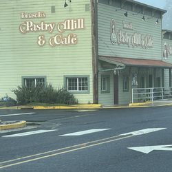 Tomaselli's Pastry Mill & Cafe - Good pastry  & pizza