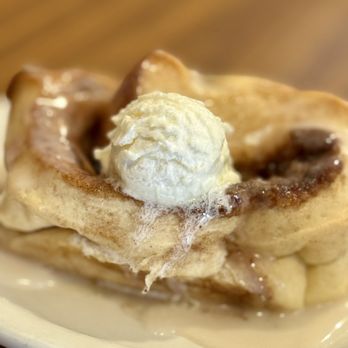 Mel's Diner - Cinnamon Roll - Diners Near Me - Fountain Valley, California Mel's Diner - Cinnamon Roll - Diners Near Me - Fountain Valley, California