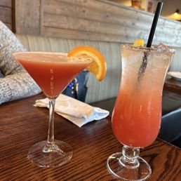 Left - Savannah Sunset Martini Right - Mocktail Strawberry Sunset Left - Savannah Sunset Martini Right - Mocktail Strawberry Sunset