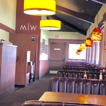 Denny's - Interior - Diners Near Me - Canyon Country, California