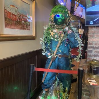 Clearman's Galley - Nautical greeter - American Near Me - San Gabriel, California