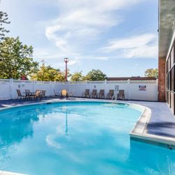 Ramada Plaza by Wyndham Albany - Outdoor Pool