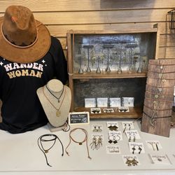 Wandering Daisy - Jewelry and hats