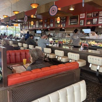 Pann's Restaurant - Dining area - Diners Near Me - Los Angeles, California