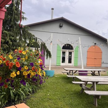 Shiny Apple Cider - Cute! - Cideries Near Me - Niagara-on-the-Lake, Ontario Shiny Apple Cider - Cute! - Cideries Near Me - Niagara-on-the-Lake, Ontario