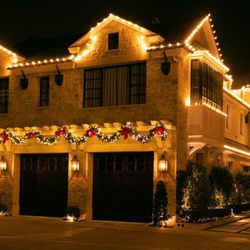 We Do Lights 4U - Clean + modern Newport Beach Christmas lighting installation