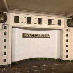 U-Bhf. Rüdesheimer Platz