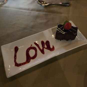 Robins Restaurant - Complimentary anniversary deesert - New American Near Me - Cambria, California