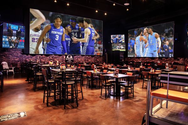 Blondies Sports Bar & Grill by null