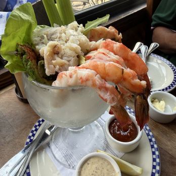 Duke's Seafood - Kent - Crab and shrimp cocktail - Seafood Near Me - Kent, Washington