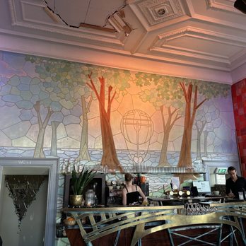 Dwaze Zaken - Plaster wall with art nouveau decor. - Do-It-Yourself Food Near Me - Amsterdam, New Hampshire