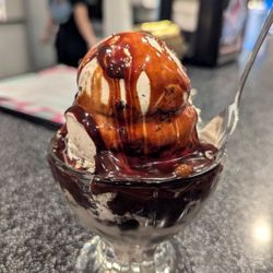 Dewar's Candy Shop - Cookies and cream child-size sundae