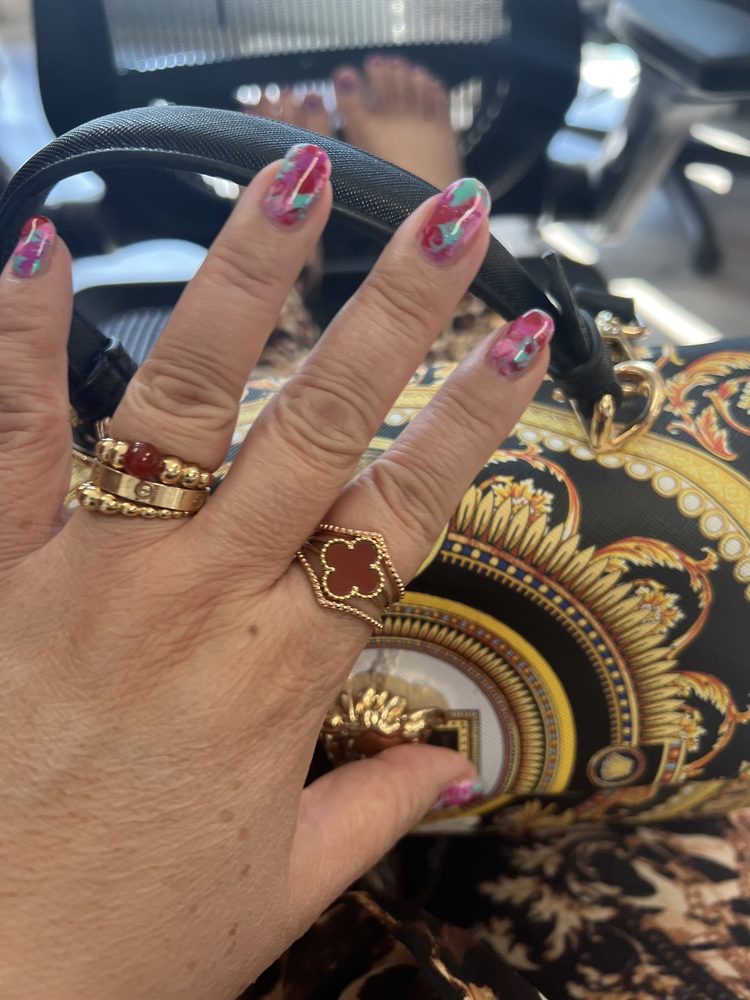 OPI Nails Logo