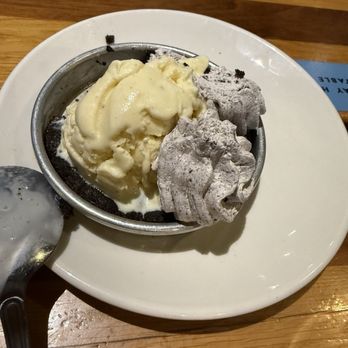 BJ's Restaurant & Brewhouse - Cookies 'N' Cream Pizookie - American Near Me - San Jose, California BJ's Restaurant & Brewhouse - Cookies 'N' Cream Pizookie - American Near Me - San Jose, California