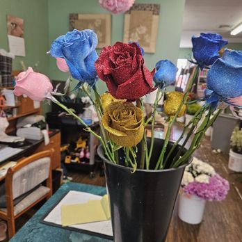 Carrie's Flowers - Showing me the different kind of roses I could use for the HK/Canto style bouquet - Florists Near Me - Rowland Heights, California Carrie's Flowers - Showing me the different kind of roses I could use for the HK/Canto style bouquet - Florists Near Me - Rowland Heights, California