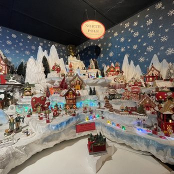 Kris Kringl - Holiday Decorations Near Me - Leavenworth, Washington