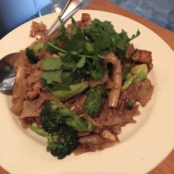 Sabai Cafe & Bar - Pad Se Ew with tofu - Thai Near Me - Eugene, Oregon