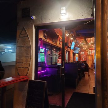 Kahuna Bar & Grill - the entrance to the restaurant - American Near Me - Deerfield Beach, Florida