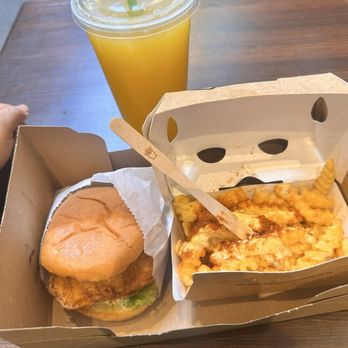 Shake Shack West Loop - Chicken Shack - Burgers Near Me - Chicago, Illinois