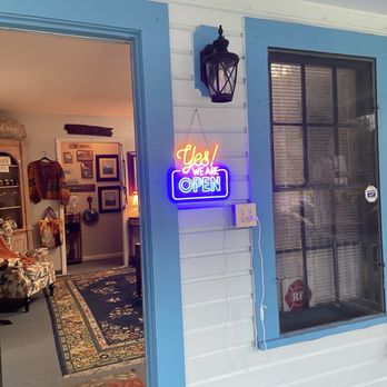 Crazy Chicks - Entrance - Antiques Near Me - Dunnellon, Florida Crazy Chicks - Entrance - Antiques Near Me - Dunnellon, Florida