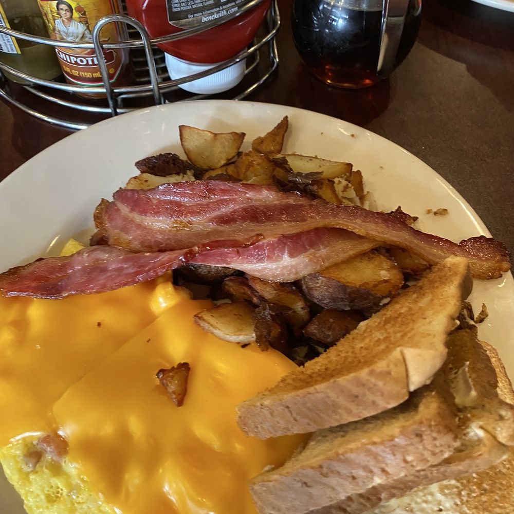 Dolli's Diner - Create Your Own omelette - Burgers Near Me - Nacogdoches, Texas