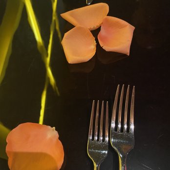 Marmalade - Table set with rose petals - Caribbean Near Me - San Juan, Puerto Rico