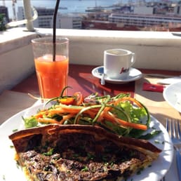 Vegetable quiche and papaya juice with a view Vegetable quiche and papaya juice with a view