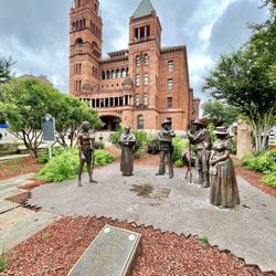 The Founders Monument - The monument