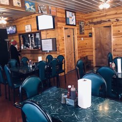 Double D's Brickhouse BBQ - Dining room, service counter