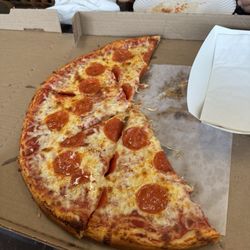 Lucero's Pizza - Pepperoni pizza