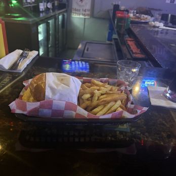 Wild Willy's Bar & Grill - Pubs Near Me - Romulus, Michigan