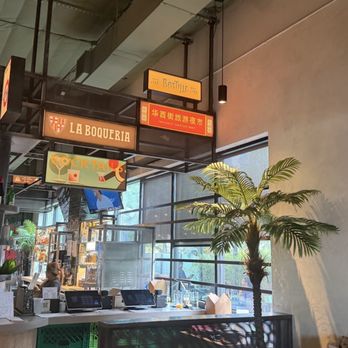 Traveler's Cart - Cocktail Bars Near Me - Houston, Texas
