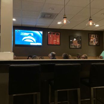 Hungry Crowd - Decor - New American Near Me - Los Angeles, California