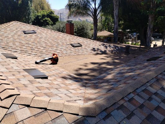 Mr Roofing Specialist Logo