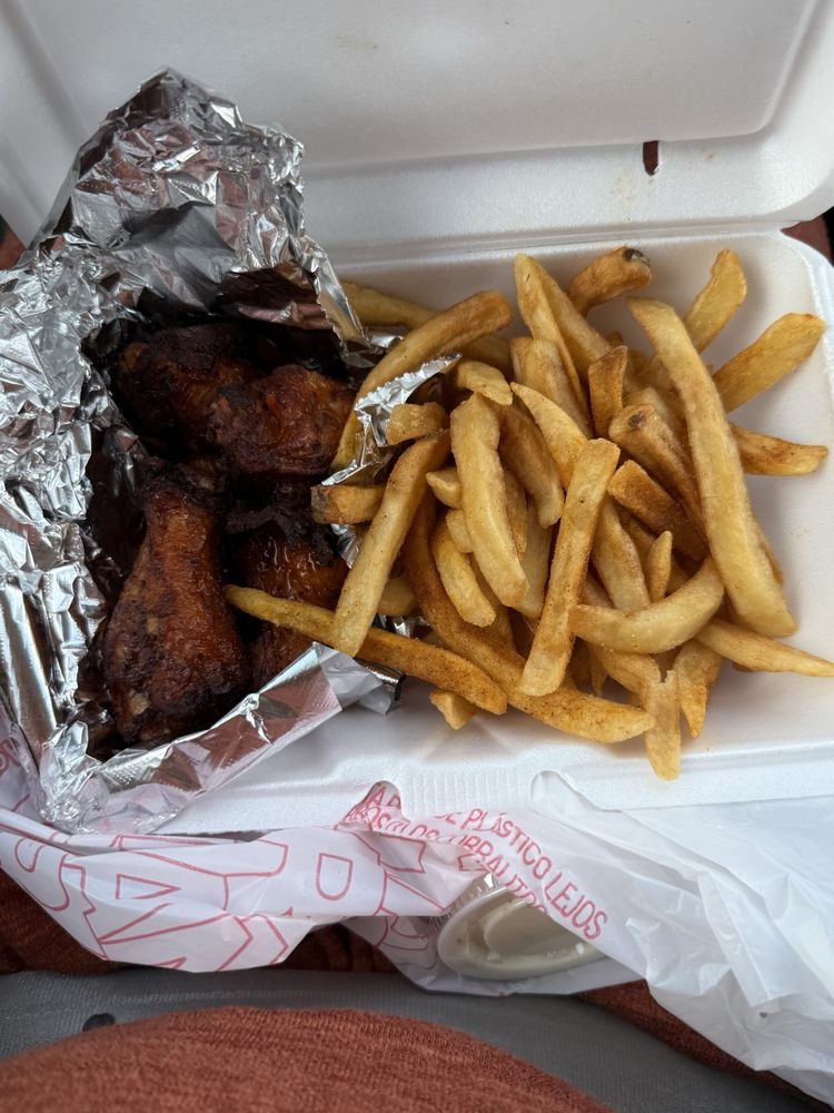 Food from Empire Wingz