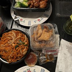Pepper Asian Bistro - Crab Cheese Wontons (6) Orange Chicken Lo Mein