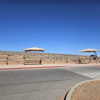 Horseshoe Bend - Shaded areas near the parking lot bus loading zone - Hiking Near Me - Page, Arizona Horseshoe Bend - Shaded areas near the parking lot bus loading zone - Hiking Near Me - Page, Arizona
