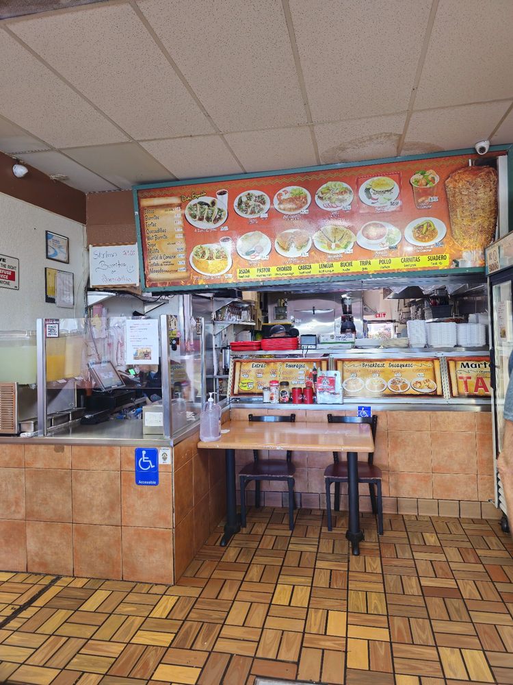 Tacos & Mariscos El Parque