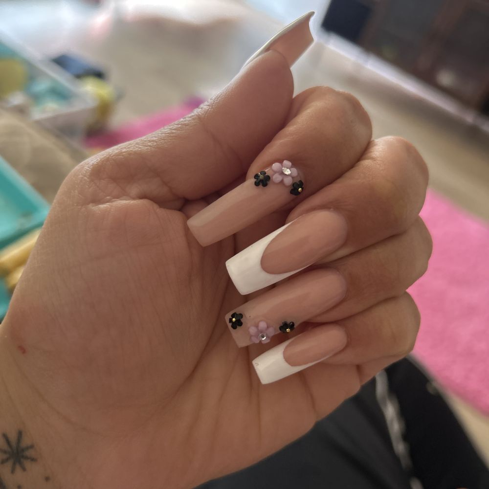 Dorita's Nails - Nail Salons Near Me - Rialto, California