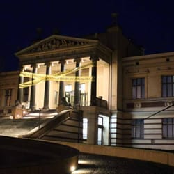 Staaliches Museum - Beim Gehen ein Blick auf die Galerie Alte und Neue Meister in Schwerin (c) Frank Koebsch