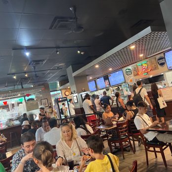 Front Street Pizza - Main dining area - Pizza Near Me - Brooklyn, New York Front Street Pizza - Main dining area - Pizza Near Me - Brooklyn, New York