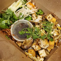 Lunar's Pho - Lemongrass tofu vermicelli bowl...SO GOOD