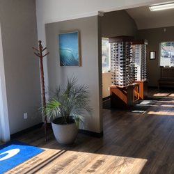 Calvert Brian D OD - Entryway