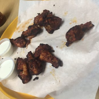 Straw Hat Pizza - Tandoori wings super gooooood!!!! - Pizza Near Me - Hayward, California Straw Hat Pizza - Tandoori wings super gooooood!!!! - Pizza Near Me - Hayward, California