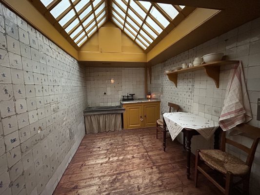 Ons' Lieve Heer op Solder (Our Lord in the Attic Museum) by null